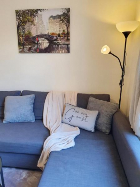 Beautiful LARGE 3 Bedroom House in Reading with Garden with FREE WiFi & Netflix